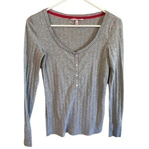 Victoria’s Secret 3/4 button top/pajama gray with silver metallic size XS